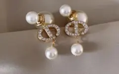 ロゴピアス　ゴールド　パール付き