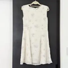 Noela ノースリーブ フラワー刺繍ノースリーブワンピース オフホワイト 美品