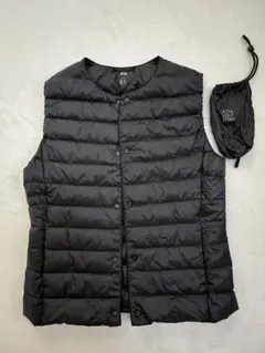 UNIQLO ブラック ダウンベスト 収納袋付き