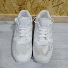【新品未使用】希少PUMA プーマ スニーカー ホワイト 24.0cm 白 軽量