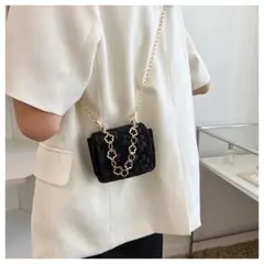 ミニバッグ　ポーチ　ポシェット　ブラック　チェーン ショルダーバッグ 花柄