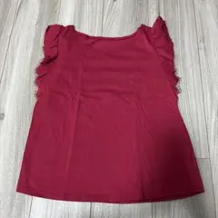 フリル付きバーガンディTシャツ Mサイズのサムネイル