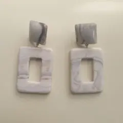 スクエア　ホワイトマーブル　レトロピアス　ヴィンテージ　アンティーク　ベージュ