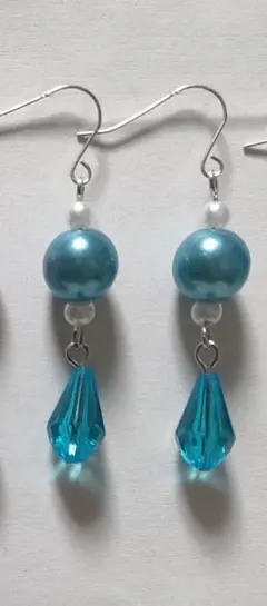 ビーズと雫ビーズのピアス