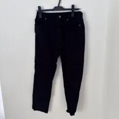 黒　ジーンズ