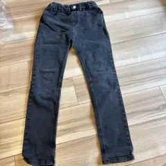 着用１０回未満　ダークグレーデニム風パンツ　150