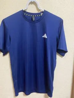adidasスポーツウェアのサムネイル