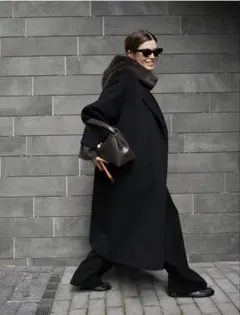 最終★TOTEME T-LOCK leather top handle bagのサムネイル