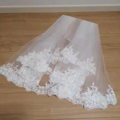 ホワイト レース ウェディングベール コーム付き　刺繍入り