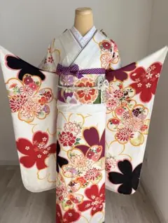 ⭐️可愛い振袖フルセット　正絹振袖　成人式　白地系　地紋柄　銀通し　駒刺繍