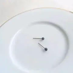 サファイア　小さなピアス　サージカルステンレス　天然石