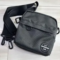 UNDER ARMOUR ショルダーポーチ ブラックのサムネイル