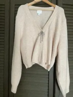 新品 H&M ラインストーンリボンボタン ふんわり袖のカーディガン ベビーピンク