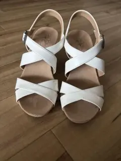 ホワイト クロスストラップ ウェッジサンダル