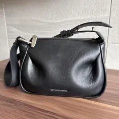 CHARLES & KEITH Lumen ルーメン パッドクロスボディバッグ