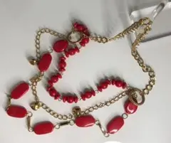 綺麗な赤のネックレス