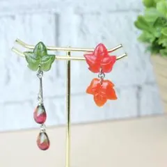 ハンドメイド　レジンピアス　紅葉　秋　赤　アシンメトリー　#34【即購入OK】