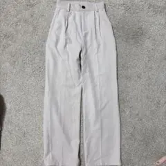 ライトベージュ ストレートパンツ　グレイル
