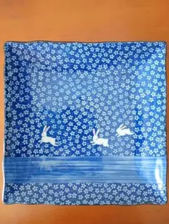 和食器 角皿 桜とうさぎ柄 藍色 美濃焼