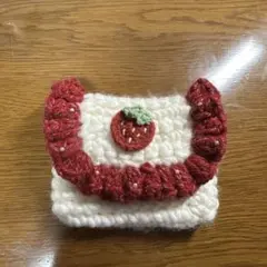 いちごモチーフの編み物ポーチ　ハンドメイド
