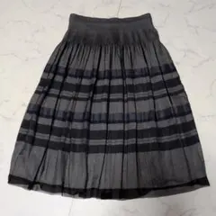 Gabardine K.T フレアスカート 46サイズ グレー&紺系シアーのサムネイル