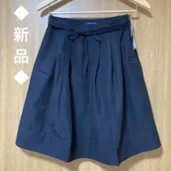 【新品】トゥモローランド 膝丈 フレアスカート ネイビー 36 シルク混のサムネイル