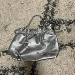 シルバーショルダーバッグ リボン付き