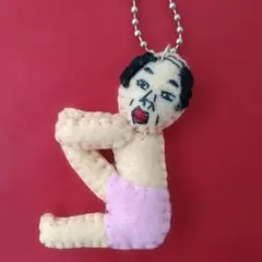 ハンドメイド　フェルトマスコット ヨガおじさんシリーズ　薄ピンクパンツ