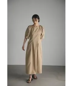 スタイルミキサー　 フォルムスリーブタックワンピース　ベージュ