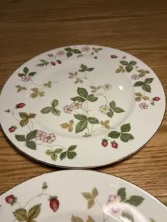 Wedgwood Wild Strawberry 27センチプレート 2枚セットのサムネイル