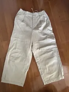 ベージュ ワイドパンツ