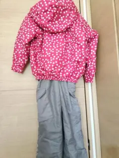 ピンクとグレーのドット柄スノーウェアセット120センチ