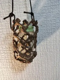 山葡萄皮四つ畳編み一輪挿しまたは小物入れホルダー 瓶付