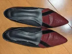 黒赤ポインテッドトゥ中ヒールパンプス