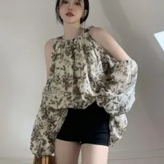 オープンショルダートップス　春服　春トップス　ブラウス　シャツ　レディース