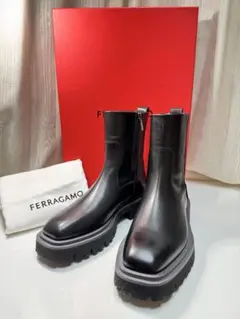 新品未使用 FERRAGAMO VIRGILIA アンクルブーツ - メルカリ