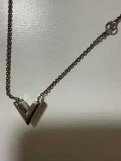 ルイヴィトン エセンシャルV ネックレス シルバー