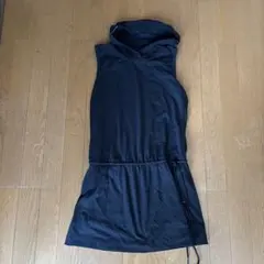 ユニクロ　ノースリーブ パーカー ブラック チュニック丈のサムネイル