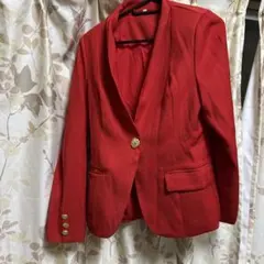赤いシングルボタンジャケット