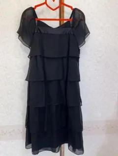 新品　untitled フレンチスリーブ黒シフォン5段フリルワンピース
