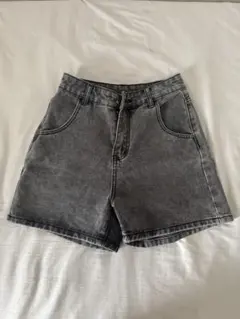 グレー デニムショートパンツ