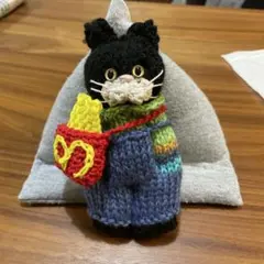 青いサロペットの黒猫スウェーデンドール