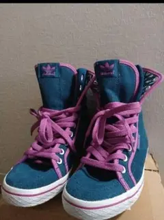 adidas ハイカットスニーカー （スエード）23.5