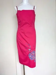 鮮やかなピンク 花柄刺繍 キャミソールワンピースのサムネイル
