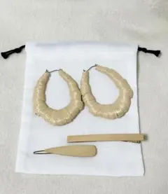 サミールナスリ　ウッド風ヘアピン&フープピアス3点セット巾着付き　新品未使用