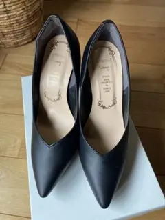 ブラック ポインテッドトゥ ハイヒール