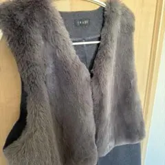美品 TRUBE ファー付きロングベスト グレー チャコールグレー