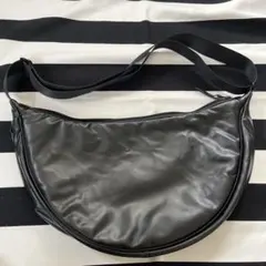 UNIQLOC レザータッチラウンドショルダーバッグ