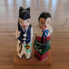 朝鮮風俗人形 ペア 木彫り 一刀彫 郷土玩具