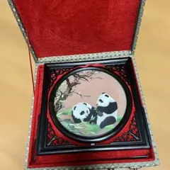 【美品・箱付き】蘇州刺繍 パンダ 手工刺繍 額装 中国伝統工芸 インテリア 美品・箱付き】蘇州刺繍 パンダ 手工刺繍 額装 中国伝統工芸